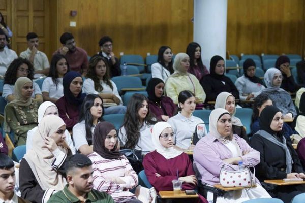 students-22228B59AC11-76D4-EAE9-C0ED-91A33C475362.jpg